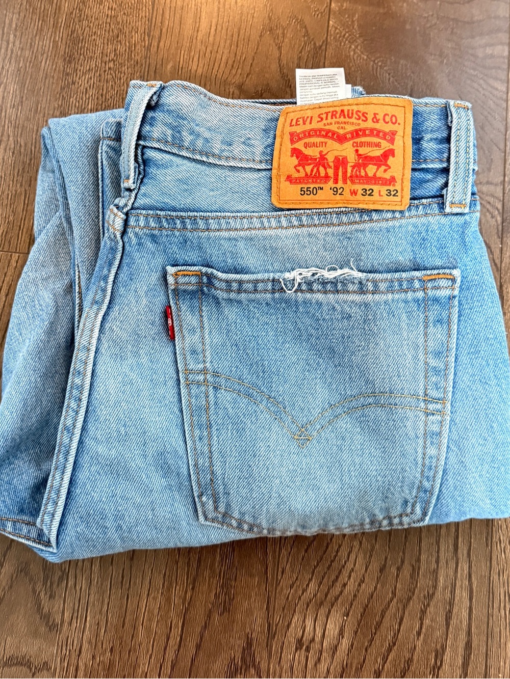 Vintage Levi's 550 Relaxed Fit Men’s Jeans in Light Blue 32X32